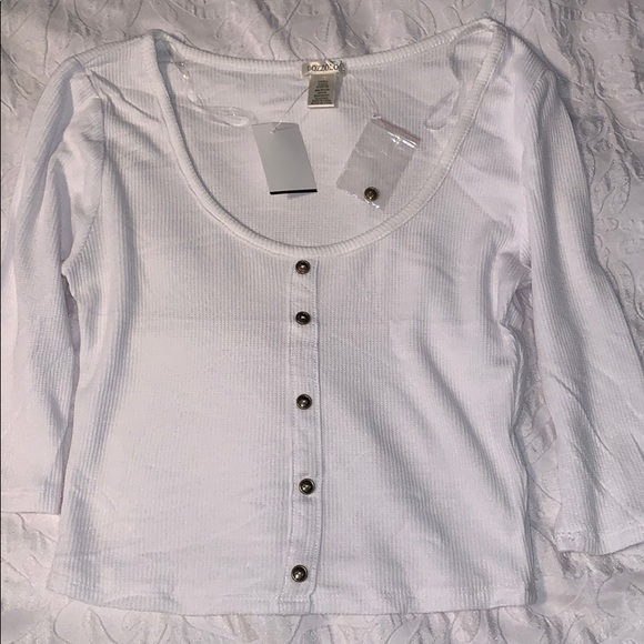 SOLD SOLD SOLD White faux button crop top - Picture 2 of 2